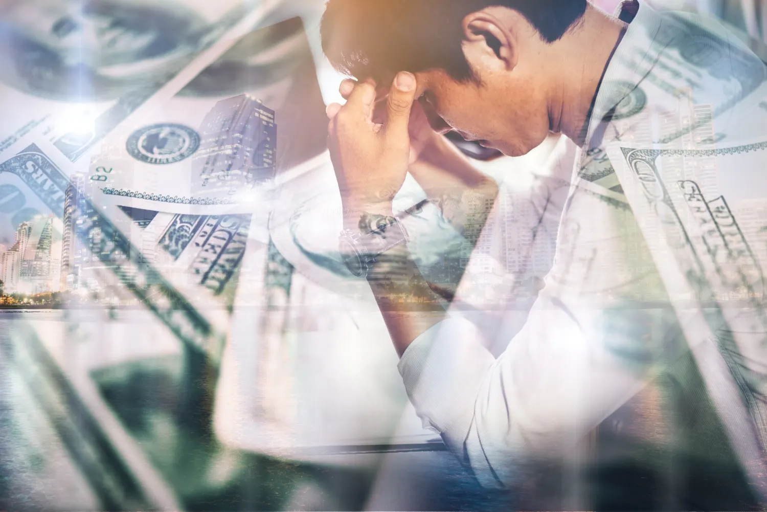 Imagem mostra um empresário preocupado, com o rosto apoiado na mão, enquanto símbolos de dinheiro e gráficos financeiros se sobrepõem, sugerindo Erros Financeiros Que Podem Prejudicar Pequenas Empresas.